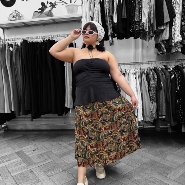 Polera negra elasticada