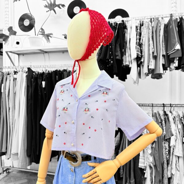 Blusa crop bordada · Upcycling