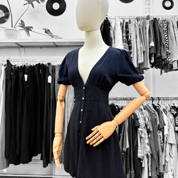 Vestido negro corto · Segunda mano