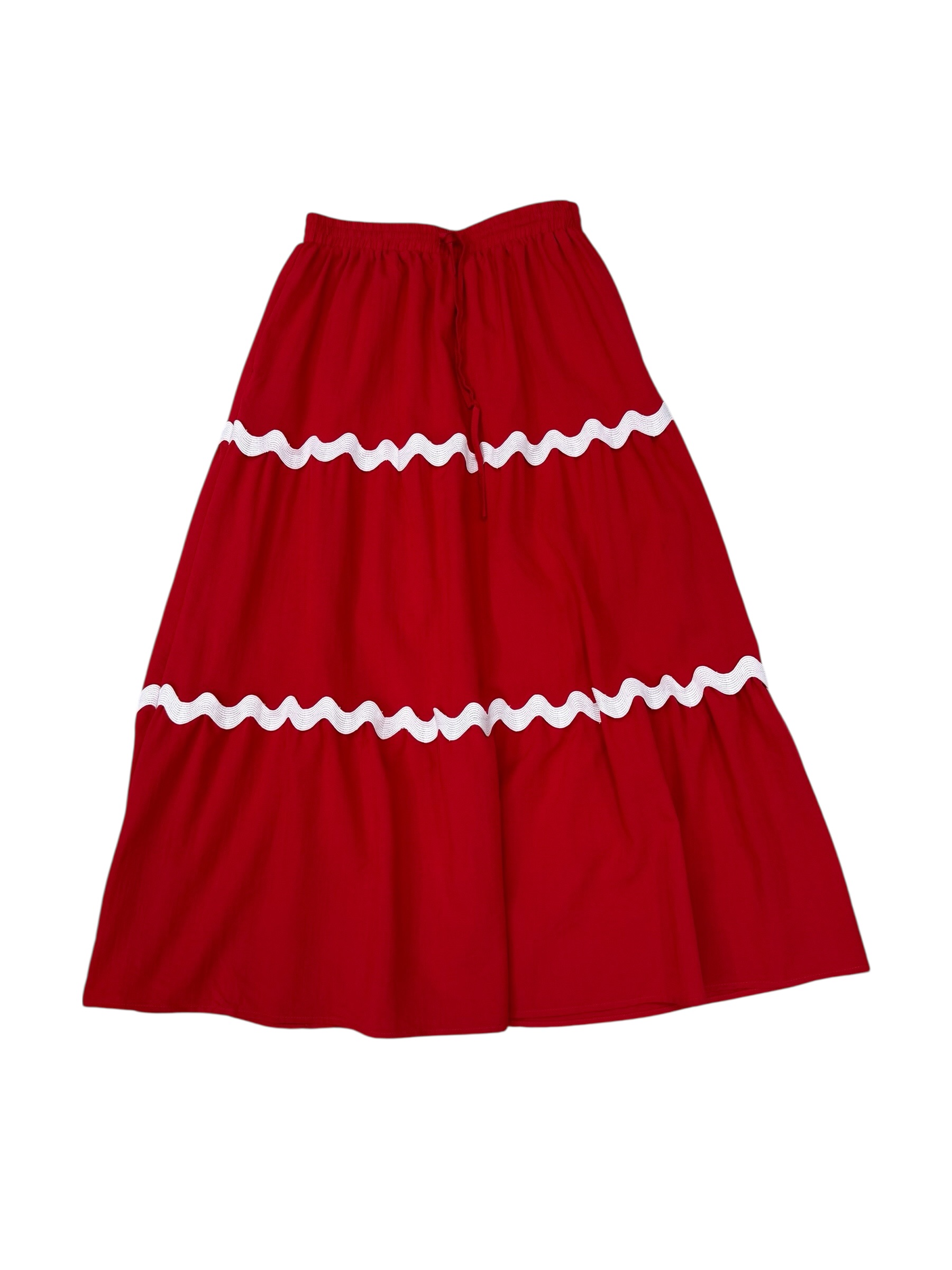 Falda roja con vuelo y detalle ondulado - Imagen 2