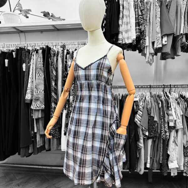 Vestido vintage cuadrillé gris con tirantes