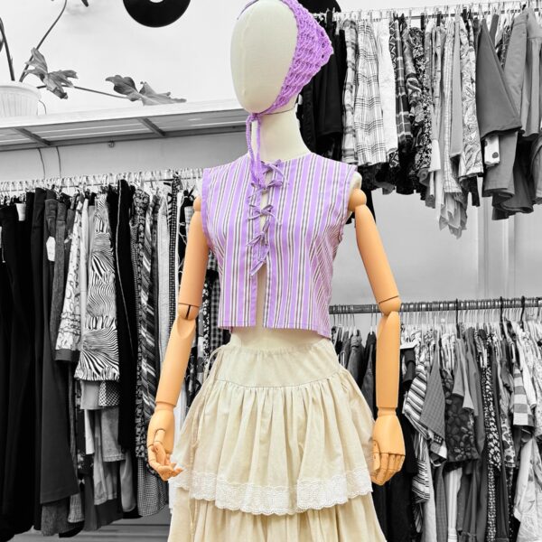 Blusa upcycling lila de rayas con amarras frontales