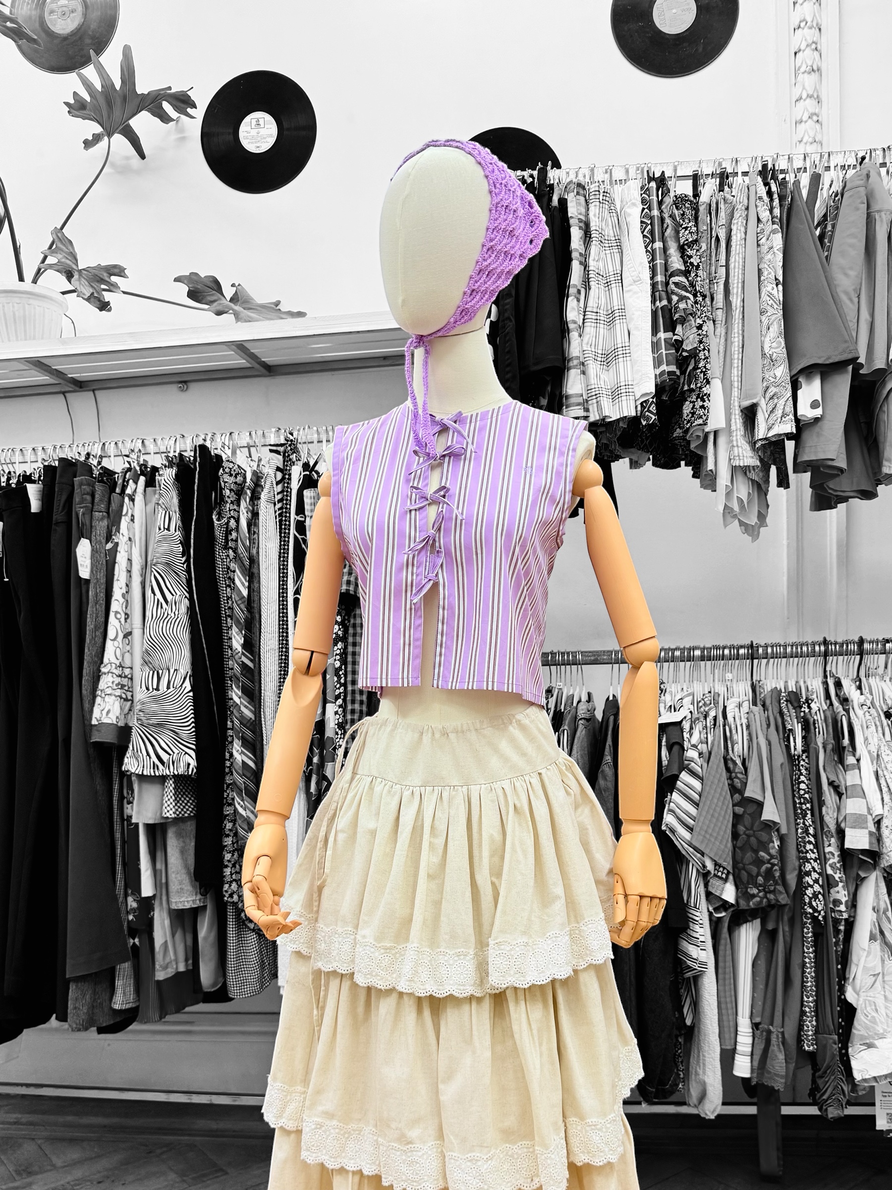 Blusa upcycling lila de rayas con amarras frontales