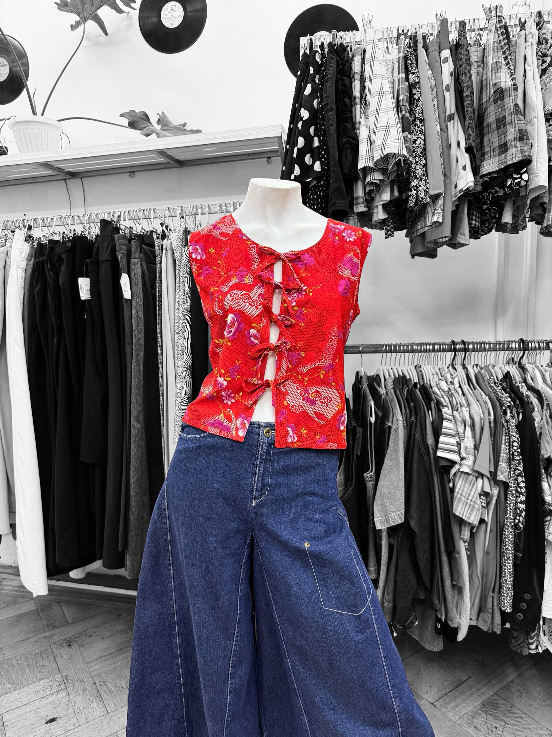 Blusa upcycling roja oriental con lazos